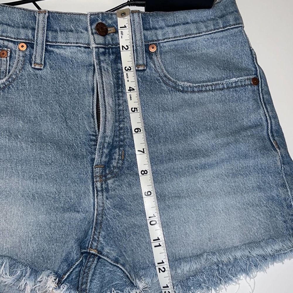 Madewell The Perfect Jean Short in Balsam Wash: TENCEL Denim Edition 27 🤍 - Picture 5 of 6
